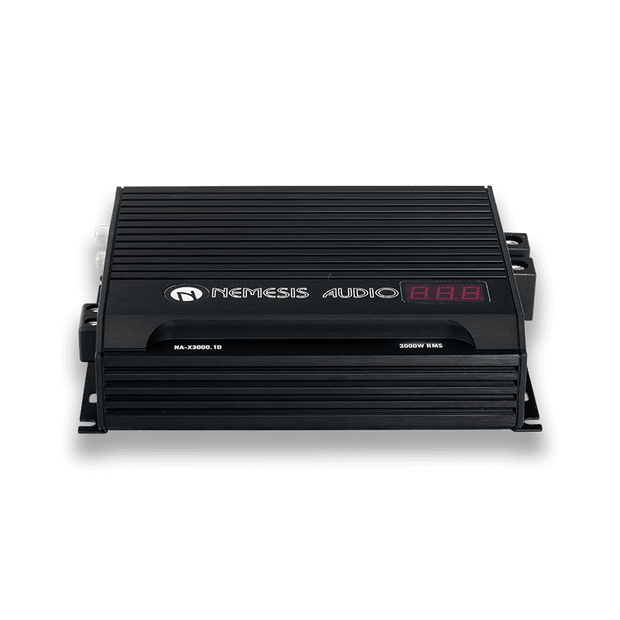 3080W RMS Class D Monoblock Amplifier. Features 1-Ohm stability, a compact 8.94″ chassis, and an included remote bass knob with a digital voltmeter.