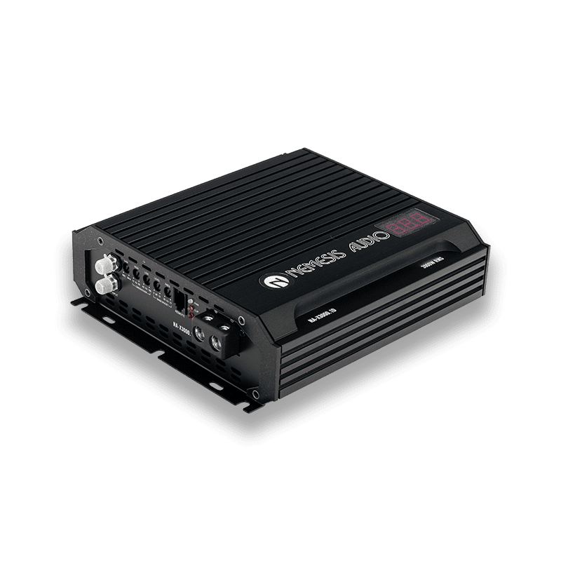 3080W RMS Class D Monoblock Amplifier. Features 1-Ohm stability, a compact 8.94″ chassis, and an included remote bass knob with a digital voltmeter.