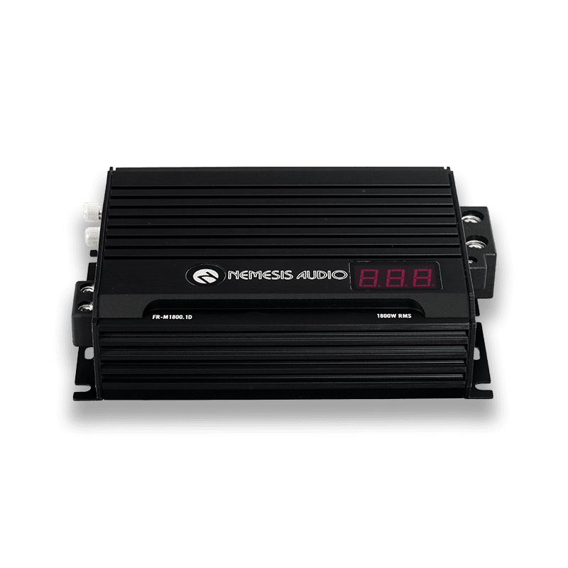 1870W RMS Monoblock Amplifier. 1-Ohm stable Class D design featuring a compact 7.91″ chassis and an included remote bass knob with a digital voltmeter.