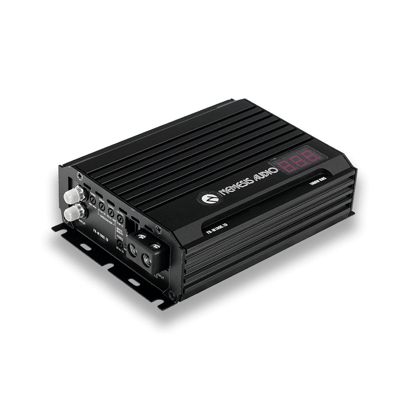 1870W RMS Monoblock Amplifier. 1-Ohm stable Class D design featuring a compact 7.91″ chassis and an included remote bass knob with a digital voltmeter.