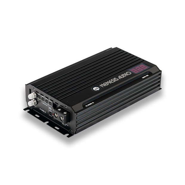 3090W RMS Full Range Series Monoblock Amplifier. 1-Ohm stable Class D design featuring a 10.16″ chassis and an included remote bass knob with a digital voltmeter.
