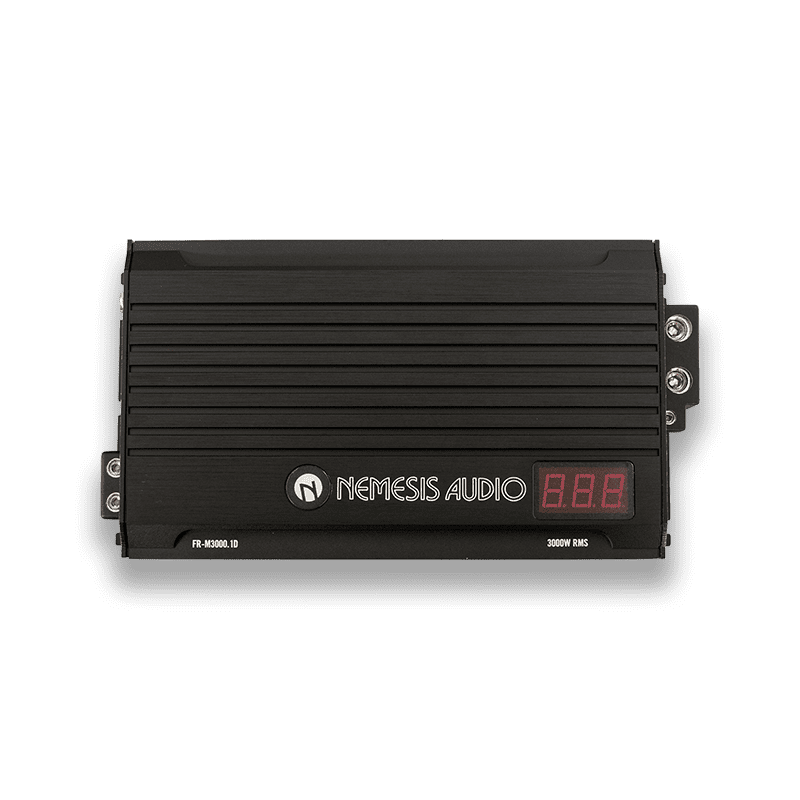 3090W RMS Full Range Series Monoblock Amplifier. 1-Ohm stable Class D design featuring a 10.16″ chassis and an included remote bass knob with a digital voltmeter.