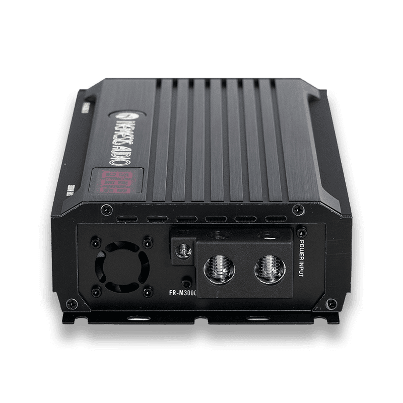 3090W RMS Full Range Series Monoblock Amplifier. 1-Ohm stable Class D design featuring a 10.16″ chassis and an included remote bass knob with a digital voltmeter.